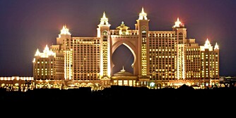 EVENTYRSLOTT: Atlantis The Palm i Dubai ser ut som et eventyrslott, men det unike bygget er et hotell med 1729 rom og 17 restauranter.