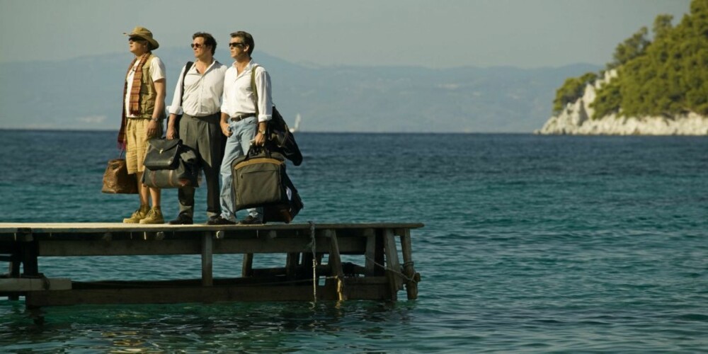 MIDDELHAVET: Tre av skuespillerne i filmen, fra venstre svenske Stellan Skarsgård, Colin Firth og Pierce Brosnan.