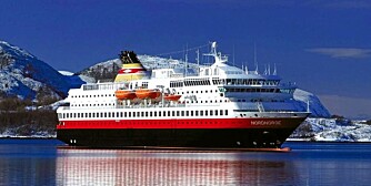 POSITIVE TALL: Etter en lang periode med røde tall kan Hurtigruten glede seg over at 45 prosent av reisene i 2009 allerede er bestilt. På dette bildet MS Nordnorge.