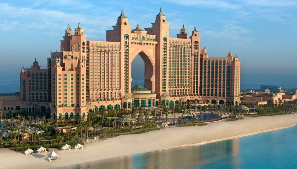 EVENTYRSLOTT: Atlantis The Palm i Dubai ser ut som et eventyrslott, men det unike bygget er et hotell med 1729 rom og 17 restauranter.