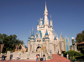 PRINSESSE: Askepotts slott i Disney World. Her går du ikke alene.