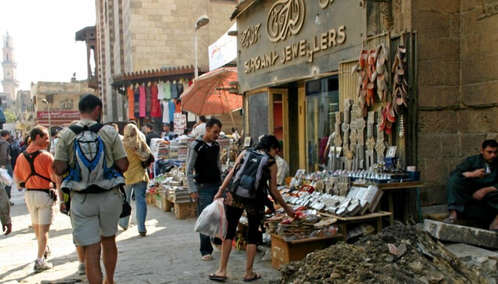 MÅ PRUTE: Å handle på markedet i Kairo er en prutekunst. Et triks i kan være å starte like under halvparten av summen du har lyst å gi.
