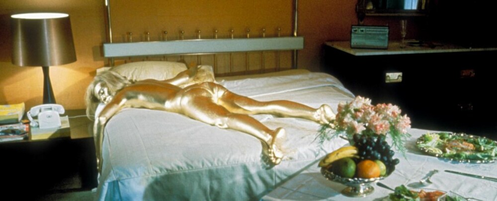 FARLIG: En romanse med agent 007 kan få alvorlige følger. Her et bilde fra Goldfinger fra 1986 med Shirley Eaton malt i gull. FARLIG: En romanse med agent 007 kan få alvorlige følger. Her et bilde fra Goldfinger fra 1986 med Shirley Eaton malt i gull.