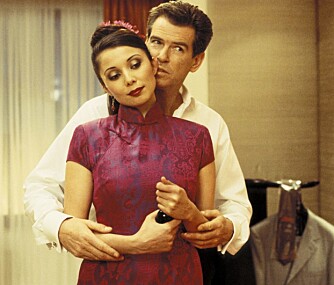 BONDS ROM: Pierce Brosnan på hotellrommet i filmen Die Another Day BONDS ROM: Pierce Brosnan på hotellrommet i filmen Die Another Day