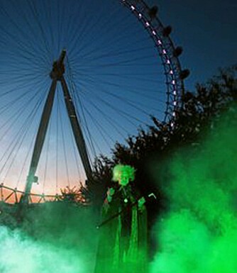 LONDON EYE: En skummel trollmann møter deg ved The London Eye - det store pariserhjulet i London denne helgen.