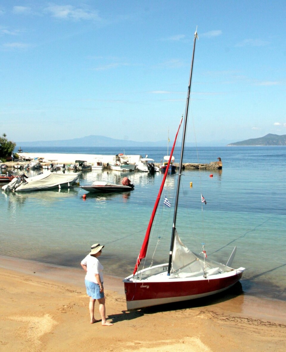 LEIEMULIGHETER: I enden av bystranden i Stoupa er det en liten småbåthavn.