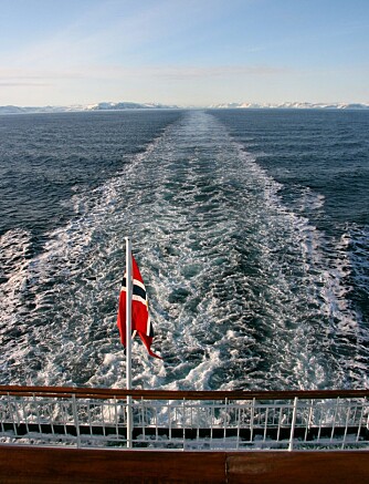 AVSLAPPENDE: Bruk tiden ombord på Hurtigruta til å slappe av eller kose deg med en god bok.