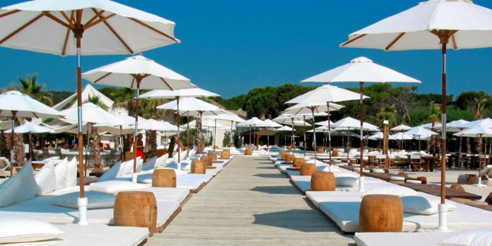 ST. TROPEZ: Når de rike og berømte skal sole seg og feste er det populære Nikki beach i St. Tropez som gjelder.