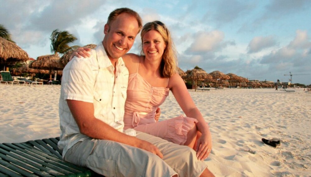 SOLNEDGANG: Svenske Jørgen og Sofia Larsson er på bryllupsreise på Aruba.
