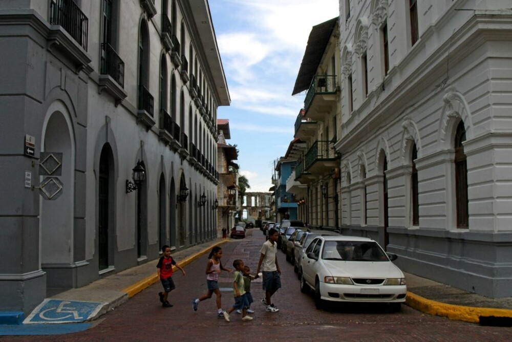 PANAMA CITY: Gatebilde fra Casco Viejo i Panama City.