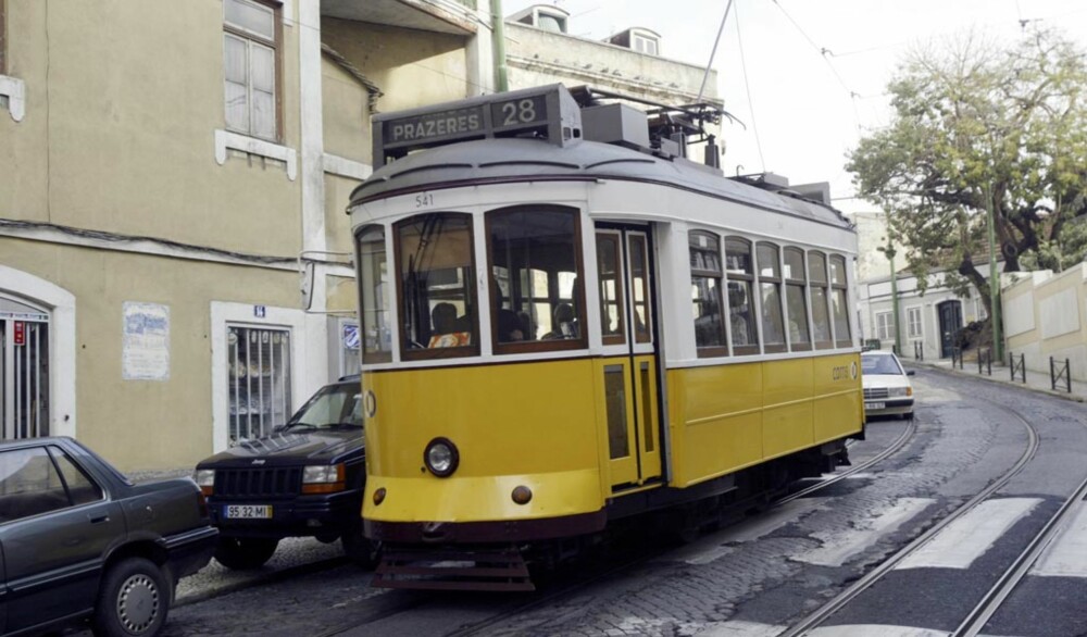 TA TRIKKEN: Med trikken kommer du rundt hele Lisboa.