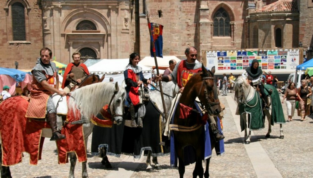 MIDDELALDERFESTIVAL: I Spania arrangeres det en rekke festivaler hele sommeren og langt utpå høsten. Her et bilde fra middelalderfestivalen i byen Sigüenza.