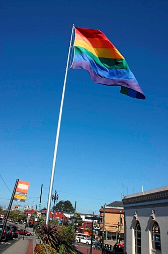 EVIG REGNBUE: Regnbueflagget vaier over homo-bydelen Castro. Men det fargerike flagget er også et vanlig syn i andre steder av byen.