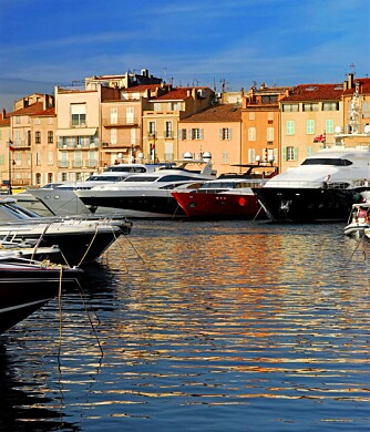 LUKSUSHAVNEN: Havnen i St. Tropez har mer enn én luksusyacht liggende til kai.
