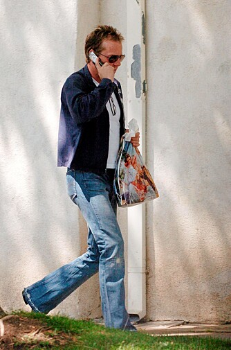 SHOPPING: Kiefer Sutherland med en pose fra American Rags.
