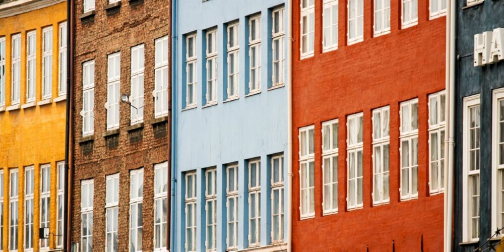 FARGERIKT: La deg inspirere av de fargerike husfasadene i København.