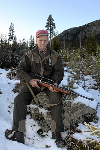 ELGJEGER: Arne Stensrud jakter i Vassfaret, her siter han på elgpost.