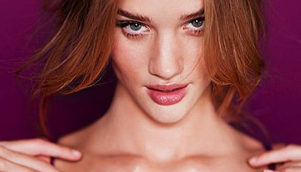 Rosie Huntington-Whiteley er best kjent for å vise raunchy undertøy og bikinier, men nå skal hun også prøve seg foran kamera. Rosie Huntington-Whiteley er best kjent for å vise raunchy undertøy og bikinier, men nå skal hun også prøve seg foran kamera.