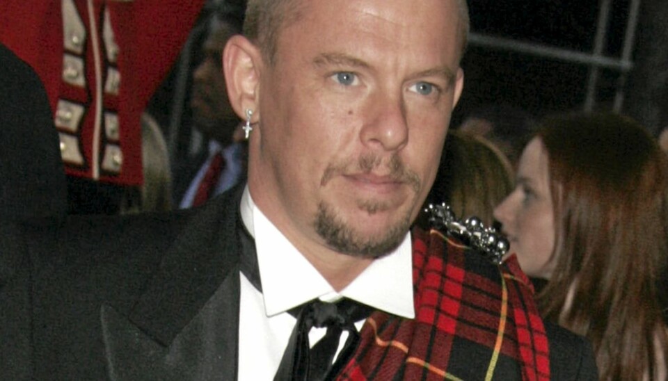 DØD: Designeren Alexander McQueen er død.
