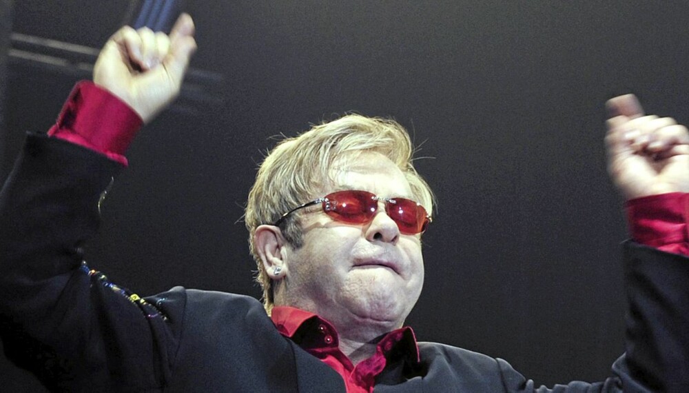 ELTONS HØYSANG: Jesus var en barmhjertig, superintelligent homse, mener Elton John.