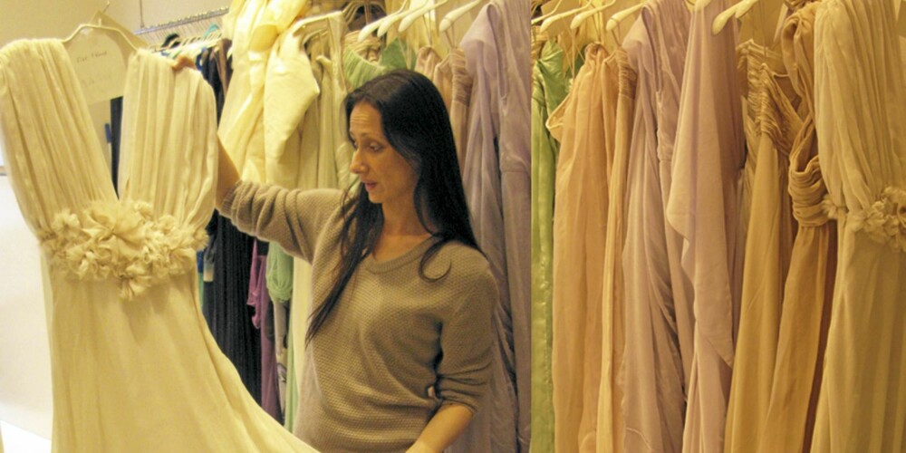 PUDDERTONER: Leila Hafzi har brukt tekstiler som silkeorganza, chiffon og crepe, og dandert kjolene med perler og blomsterapplikasjoner. (Bildet er manipulert)