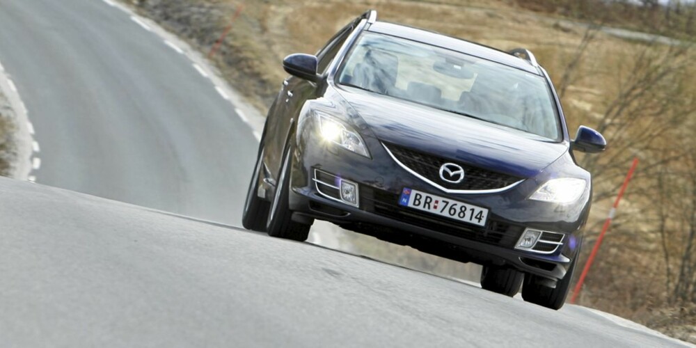 PAPPAS FAVORITT: Mazda 6 og andre, vanlige stasjonsvogner er komfortable på tur, i tillegg til å være rommelige. Og Mazda-en er skikkelig trivelig når veien svinger, også. PAPPAS FAVORITT: Mazda 6 og andre, vanlige stasjonsvogner er komfortable på tur, i tillegg til å være rommelige. Og Mazda-en er skikkelig trivelig når veien svinger, også.