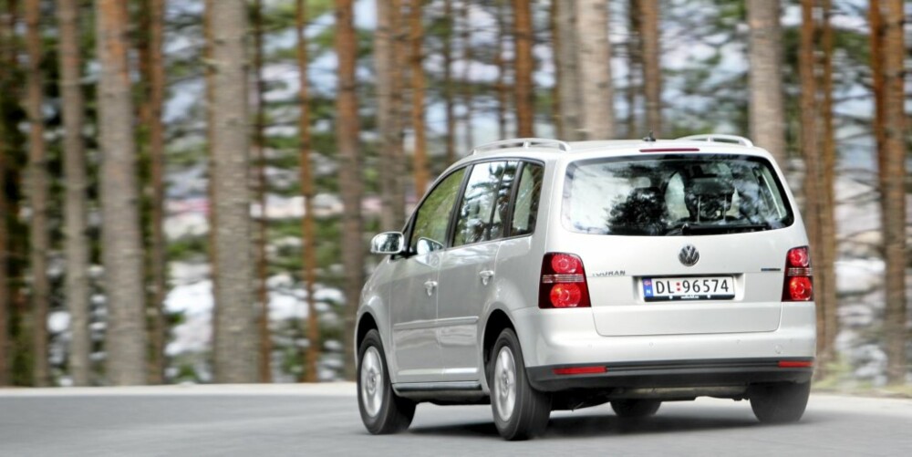 FLEKSIBEL OG PRAKTISK: Flerbruksbilen VW Touran har plass til sju, er fleksibel og komfortabel. Men ikke morsom. FLEKSIBEL OG PRAKTISK: Flerbruksbilen VW Touran har plass til sju, er fleksibel og komfortabel. Men ikke morsom.