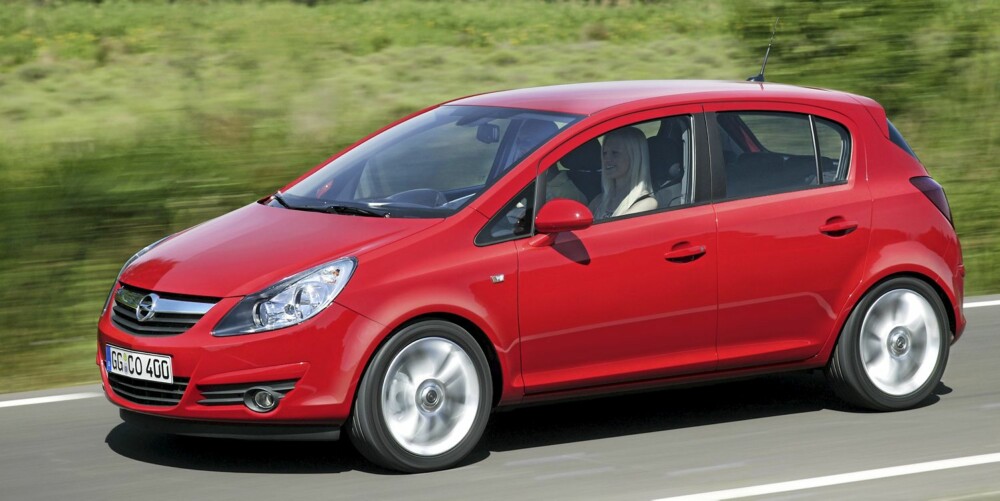 ASTRA? Nei, dette er femdørsutgaven. Den veier mer, men motorene er like drivstoffgjerrige. ASTRA? Nei, dette er femdørsutgaven. Den veier mer, men motorene er like drivstoffgjerrige.