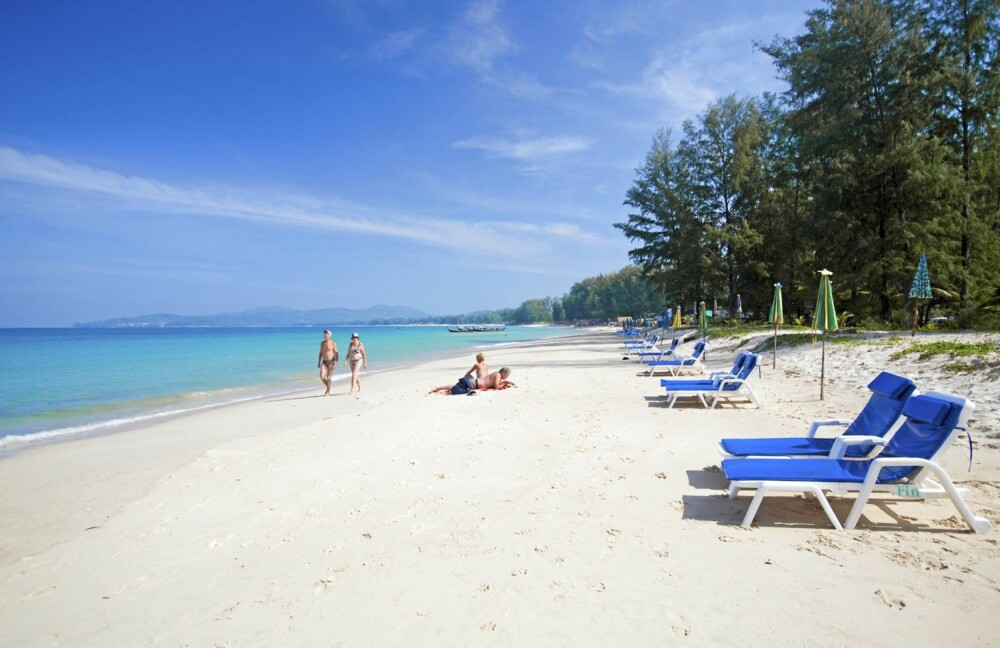 BANG TAO BEACH: En fantastisk strand. I dette området finner du noen av øyas flotteste hoteller.
