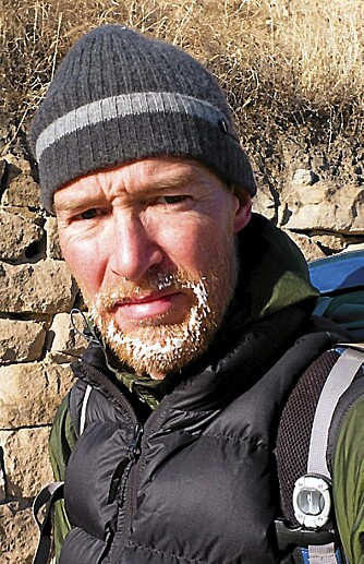 LONG-SOM VANDRER: Robert LØken (42) er over halvveis på det som kan bli den første spaserturen langs HELE Den kinesiske mur.