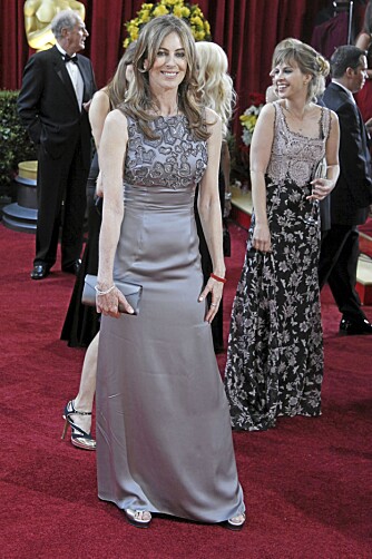 Kveldens storvinner, regissør Kathryn Bigelow, bar en sølvfarget Marchesa-kjole.