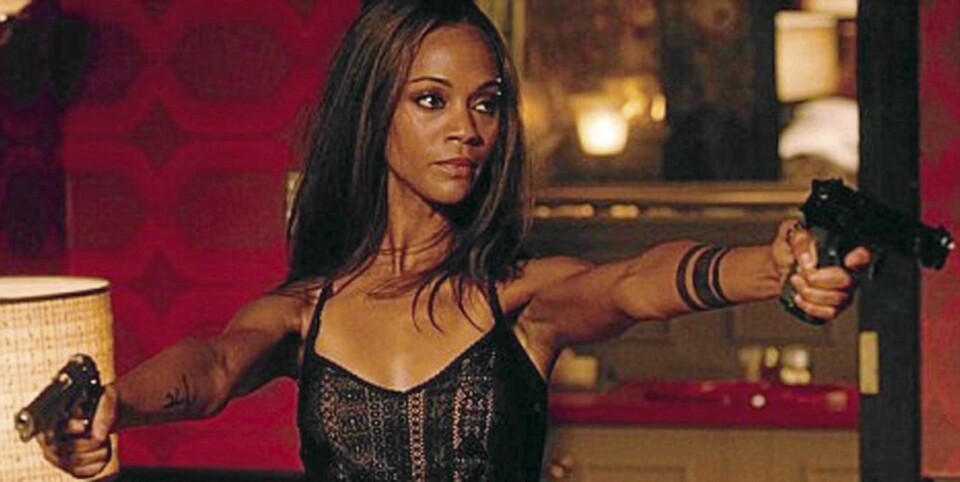 HOT&HEMMELIG: Zoe Saldana spiller undercover agenten Aisha i 'The Losers'.