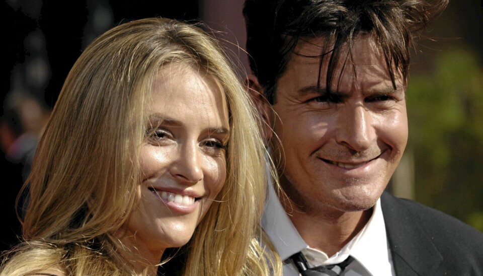 FOR FÅ I SENGEN?: Charlie Sheen og Brooke Mueller skal ha invitert opptl flere kvinner opp i ektesengen.