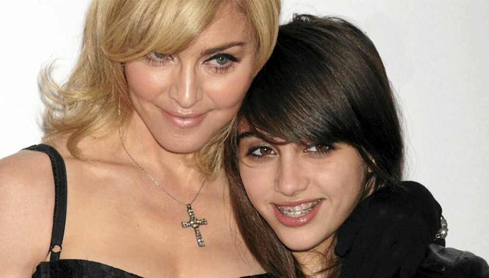 MOTEMOR OG MOTEDATTER: Madonna og Lourdes lanserer motekolleksjonen Material Girl.