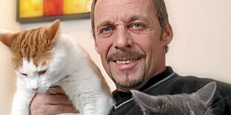Rune Rudberg har delt omsorg for fire små. Det blir heldigvis litt enklere når de er katter...