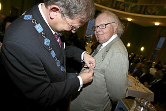 HEDER OG ÆRE: Pål Bang-Hansen mottok  i 2007 Haugesunds bys ærespris De fykende måker.