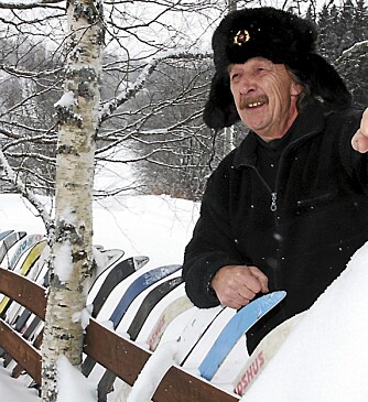 SKISAMLEREN: Tore Knutsen kaster ikke brukbare ting. Han har mange brukbare ski - slikt blir det skikkelig skigard av!