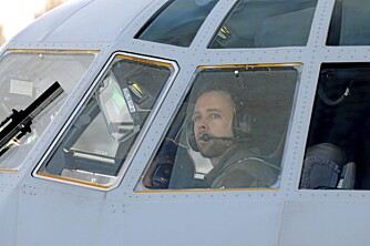 I HARDTRENING: Morten er blant pilotene som trener på taktisk lavtflyging. Fra neste år skal 335-skvadronen operere i Afghanistan.