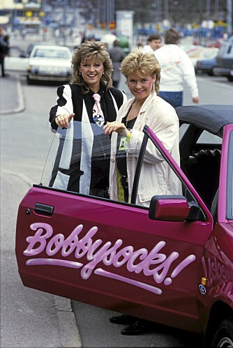 LETT SYNLIGE: Som Bobbysocks markerte Hanne og Bettan seg blant annet med å kjøre rundt i en rosa kabriolet.