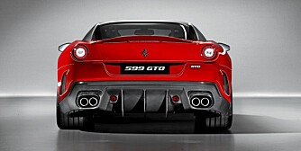 Fire feite eksospotter og diffusor i karbon sladrer om at dette er noe mer enn en "vanlig" Ferrari 599 - som ikke er noe pingle i standardutgave den heller.
