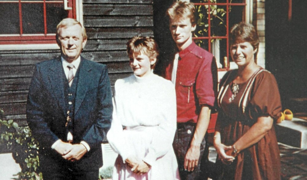KONFIRMASJON I KRISTIANSAND: Datteren Aase-Brit ble konfirmert i 1983.  Her er Ragnhild sammen henne, med Kai og sønnen Dag Magnus foran deres nye hus.