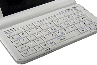 LITE: Tastaturet er for så vidt stort, men ikke egnet til å skrive touch på. Regn med hurtigskriving med pekefingrene.