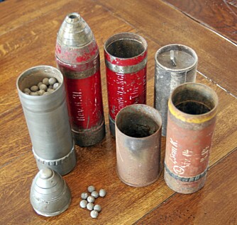 GRANETER: Det er mange granater på gården på Hegra.