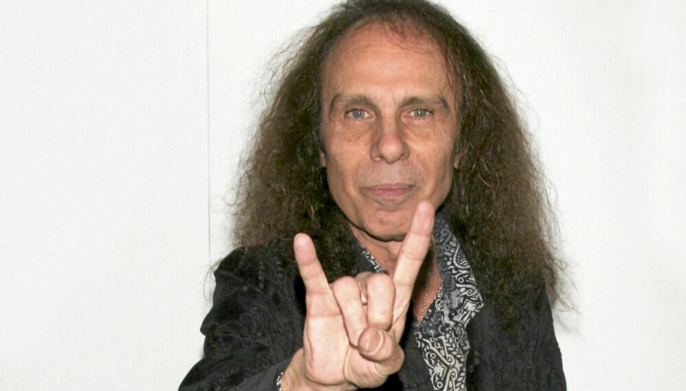 SATANISK TEGN: Ronnie James Dio sies å være opphavnsmannen bak djevlehornregnet. Slikt straffer seg, ifølge amerikanske fundamentalister.