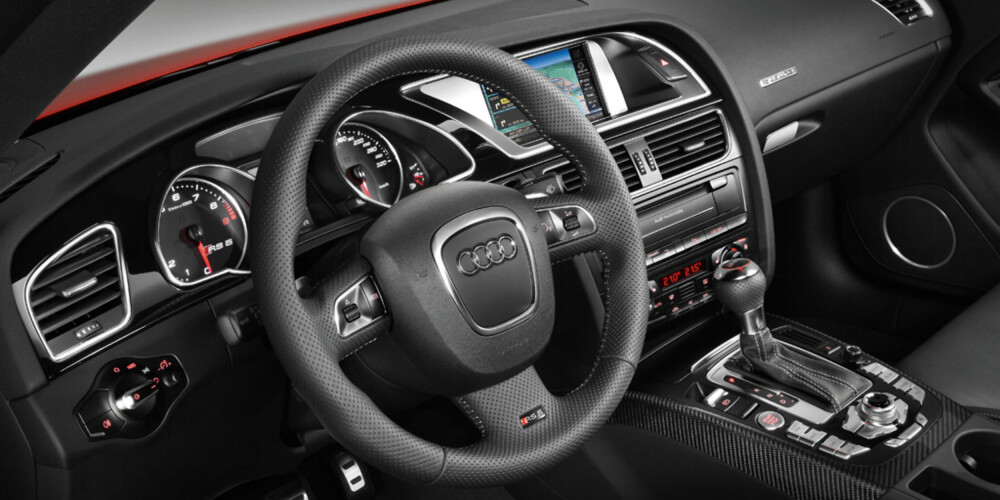PERFEKT: Interiøret i Audi RS 5 er en herlig blanding av det luksuriøse og det sportslige.