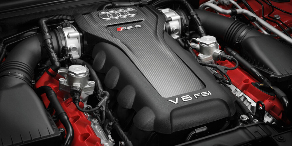 HJERTET: Den 4,2 liter store V8-en i Audi RS 5 er fantastisk. Så mye kraft, og så herlig lyd!