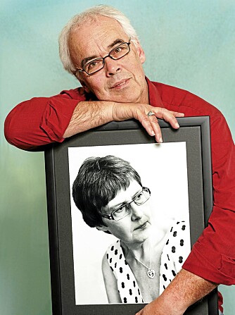 KJÆR EKTEFELLE: - Jeg hadde ikke hatt det så bra i disse 35 årene uten Anne Kari, sier Tor Arne, her med bildet han fikk tatt av henne på 60-årsdagen hennes.