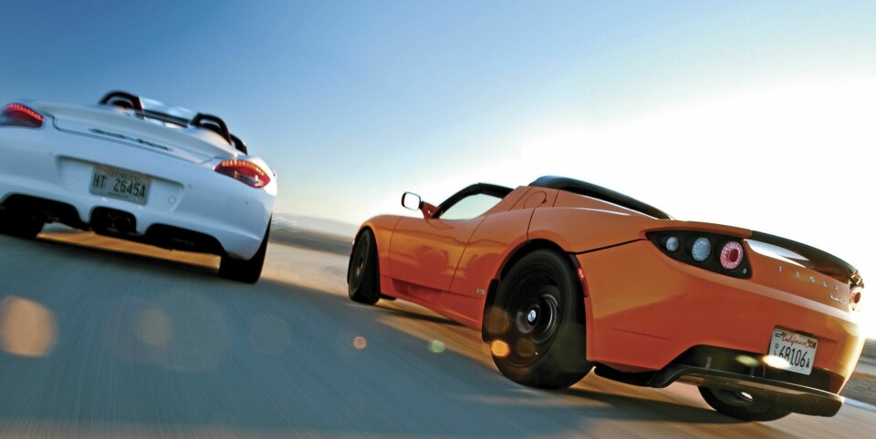 Tesla Roadster Sport og Porsche Boxster Spyder