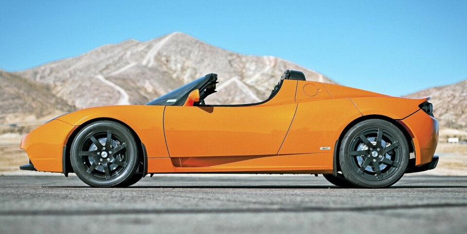 Tesla Roadster Sport og Porsche Boxster Spyder