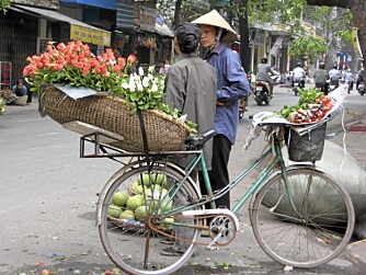VIETNAM: Vi får et godt innblikk i lokalbefolkningens dagligliv. Her fra Hanoi.